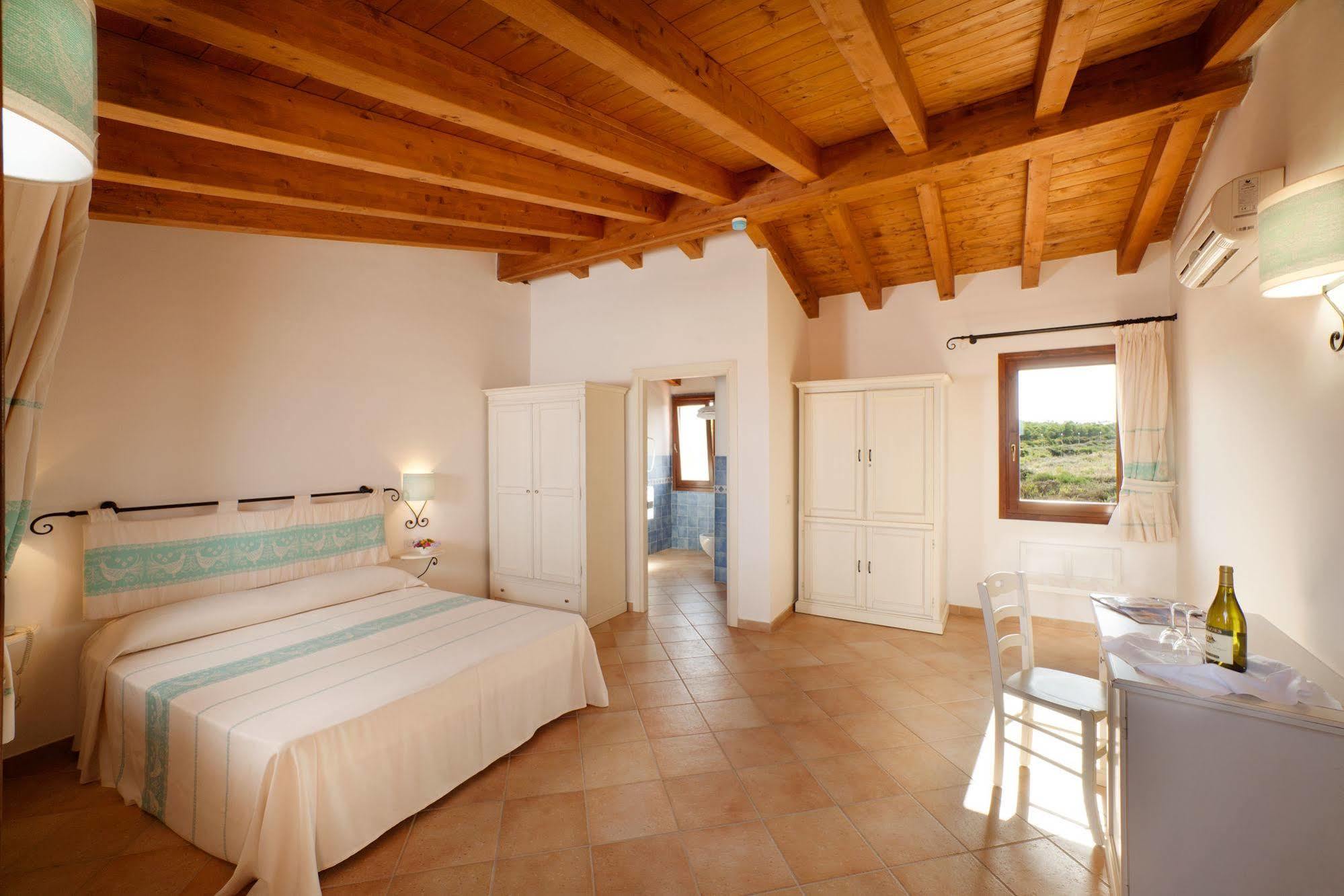 Borgo Dei Pescatori Hotel Aglientu Exterior photo